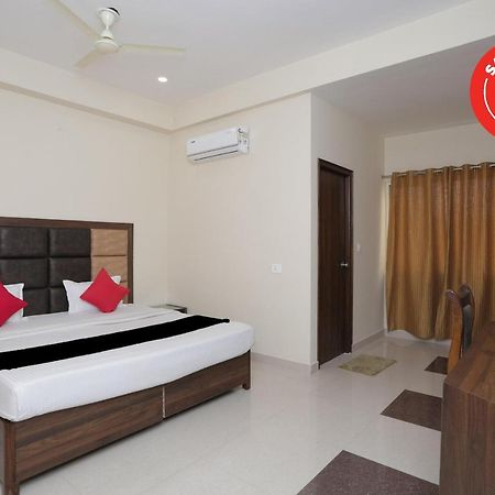 Capital O 37423 Golden Leaf Hotel Dehradun Bagian luar foto
