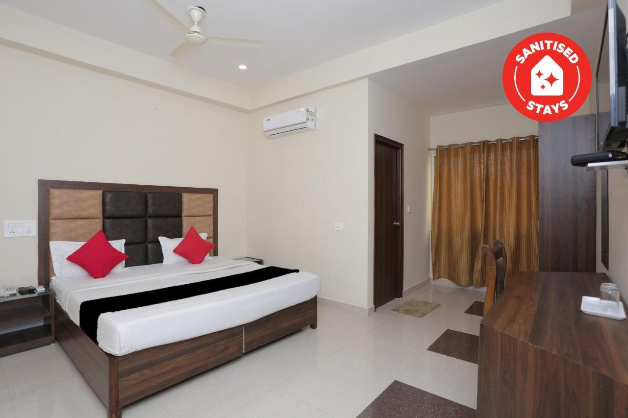 Capital O 37423 Golden Leaf Hotel Dehradun Bagian luar foto