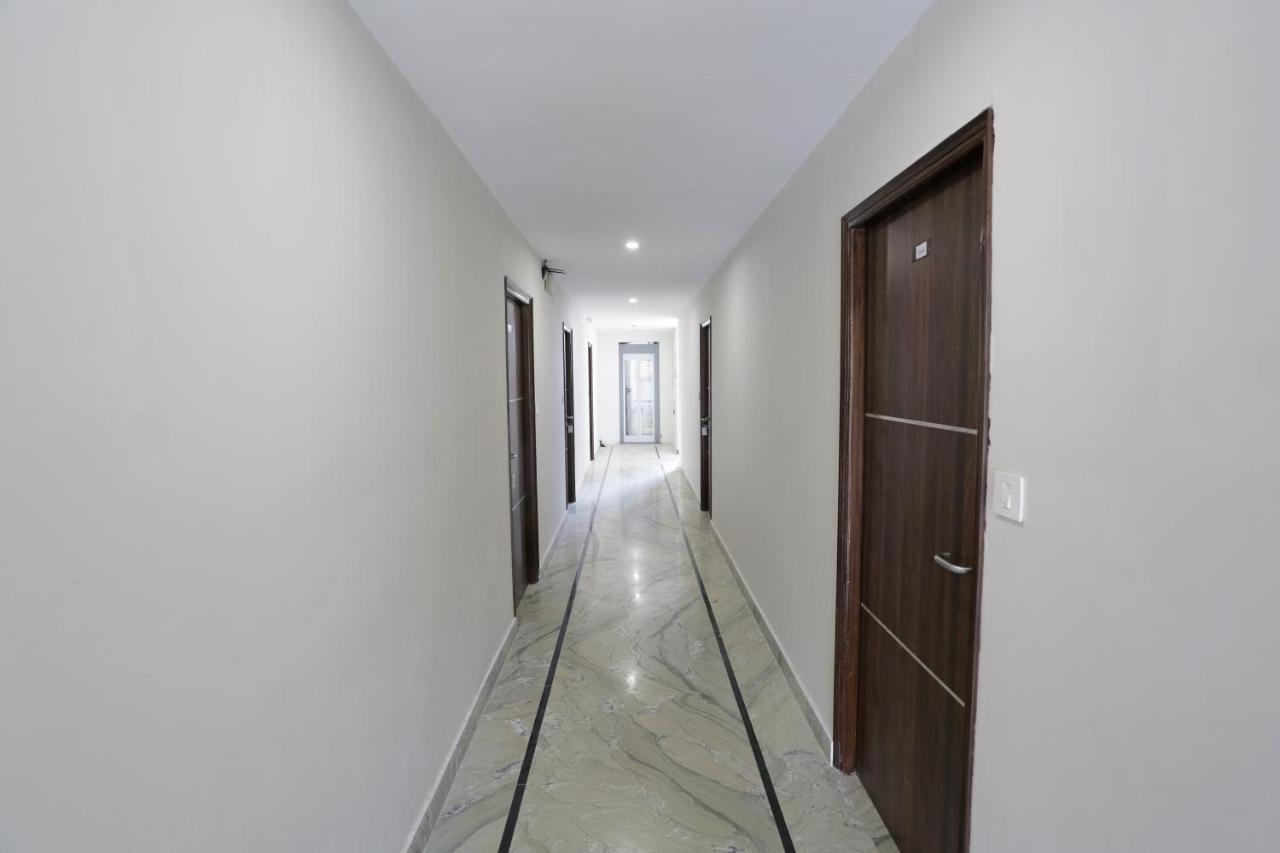 Capital O 37423 Golden Leaf Hotel Dehradun Bagian luar foto