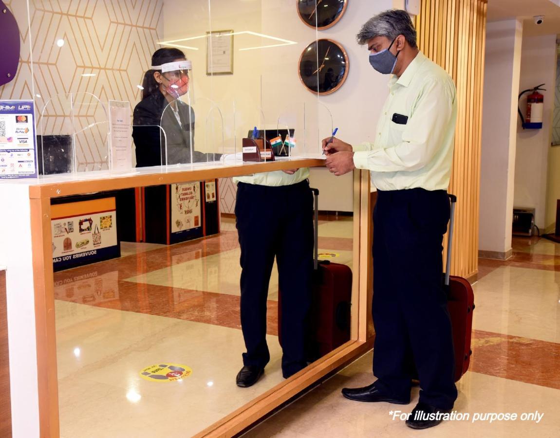 Capital O 37423 Golden Leaf Hotel Dehradun Bagian luar foto
