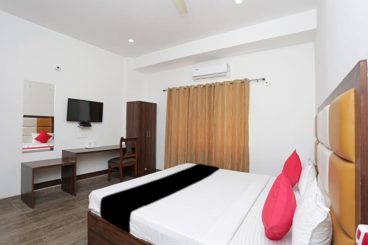 Capital O 37423 Golden Leaf Hotel Dehradun Bagian luar foto