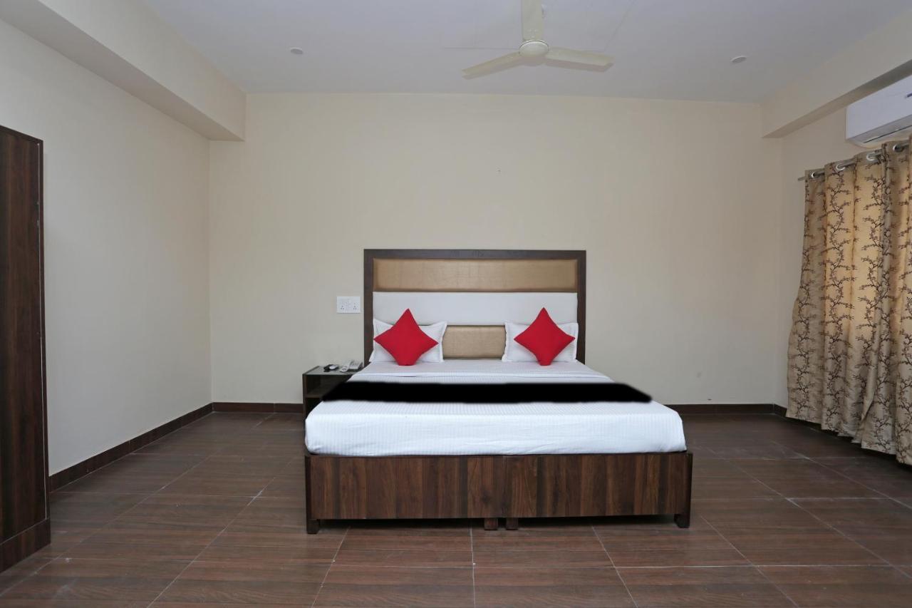 Capital O 37423 Golden Leaf Hotel Dehradun Bagian luar foto