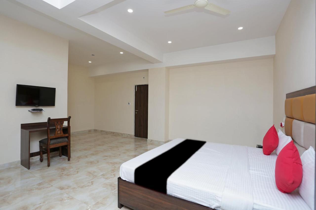 Capital O 37423 Golden Leaf Hotel Dehradun Bagian luar foto