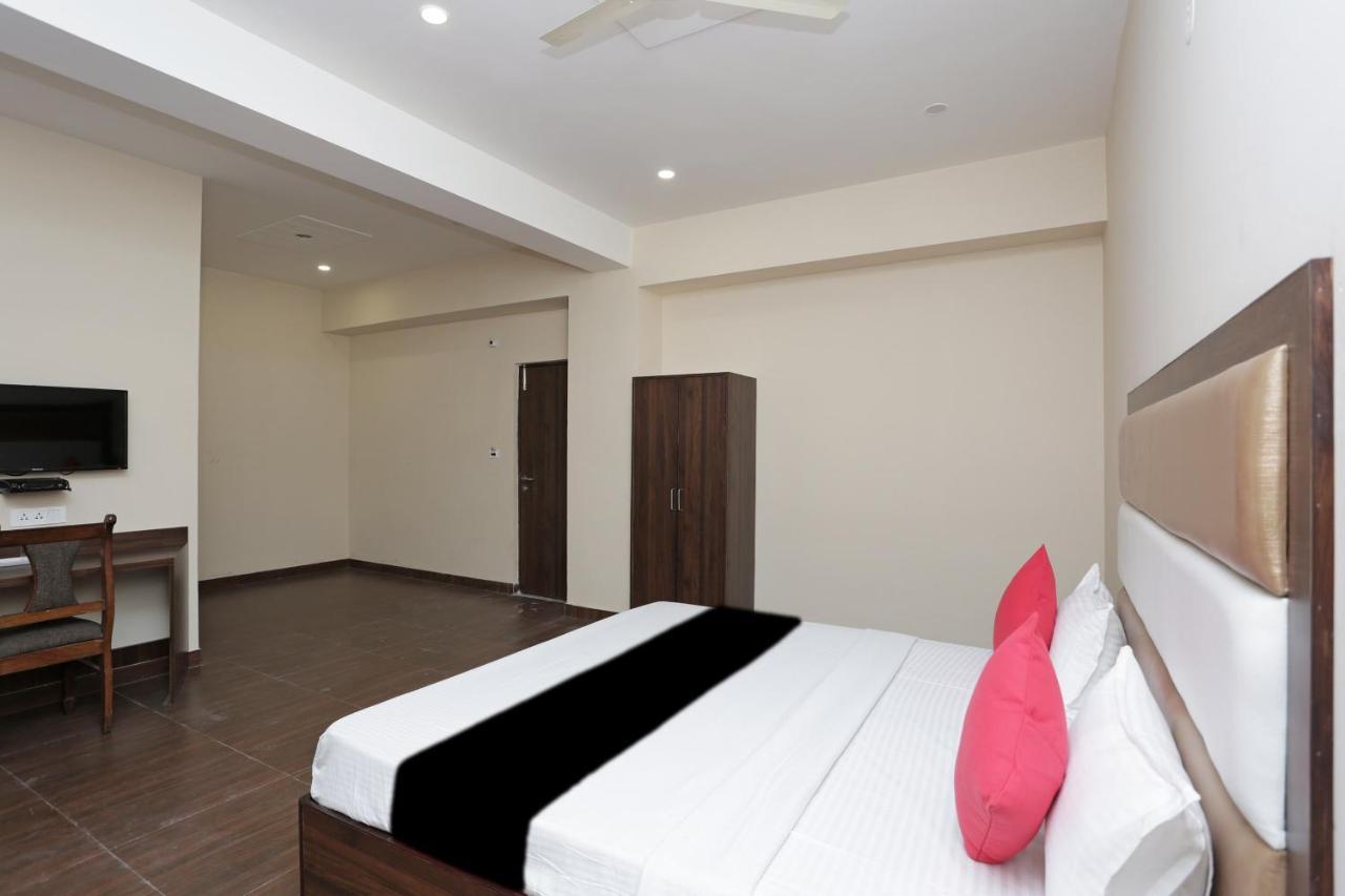 Capital O 37423 Golden Leaf Hotel Dehradun Bagian luar foto