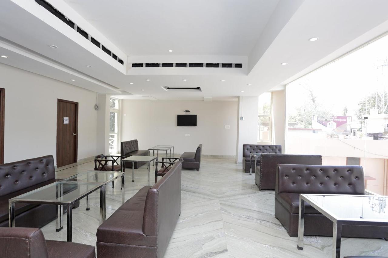 Capital O 37423 Golden Leaf Hotel Dehradun Bagian luar foto
