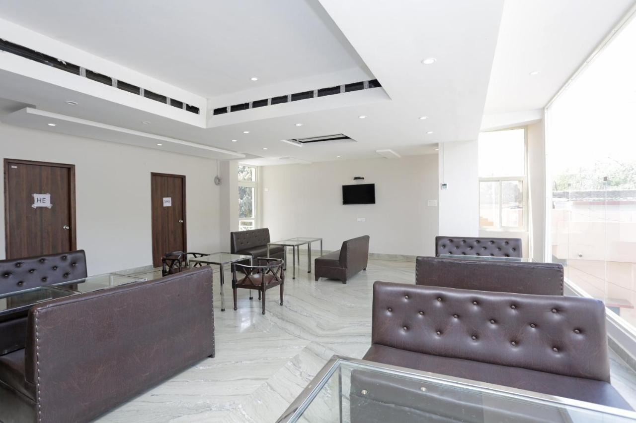 Capital O 37423 Golden Leaf Hotel Dehradun Bagian luar foto