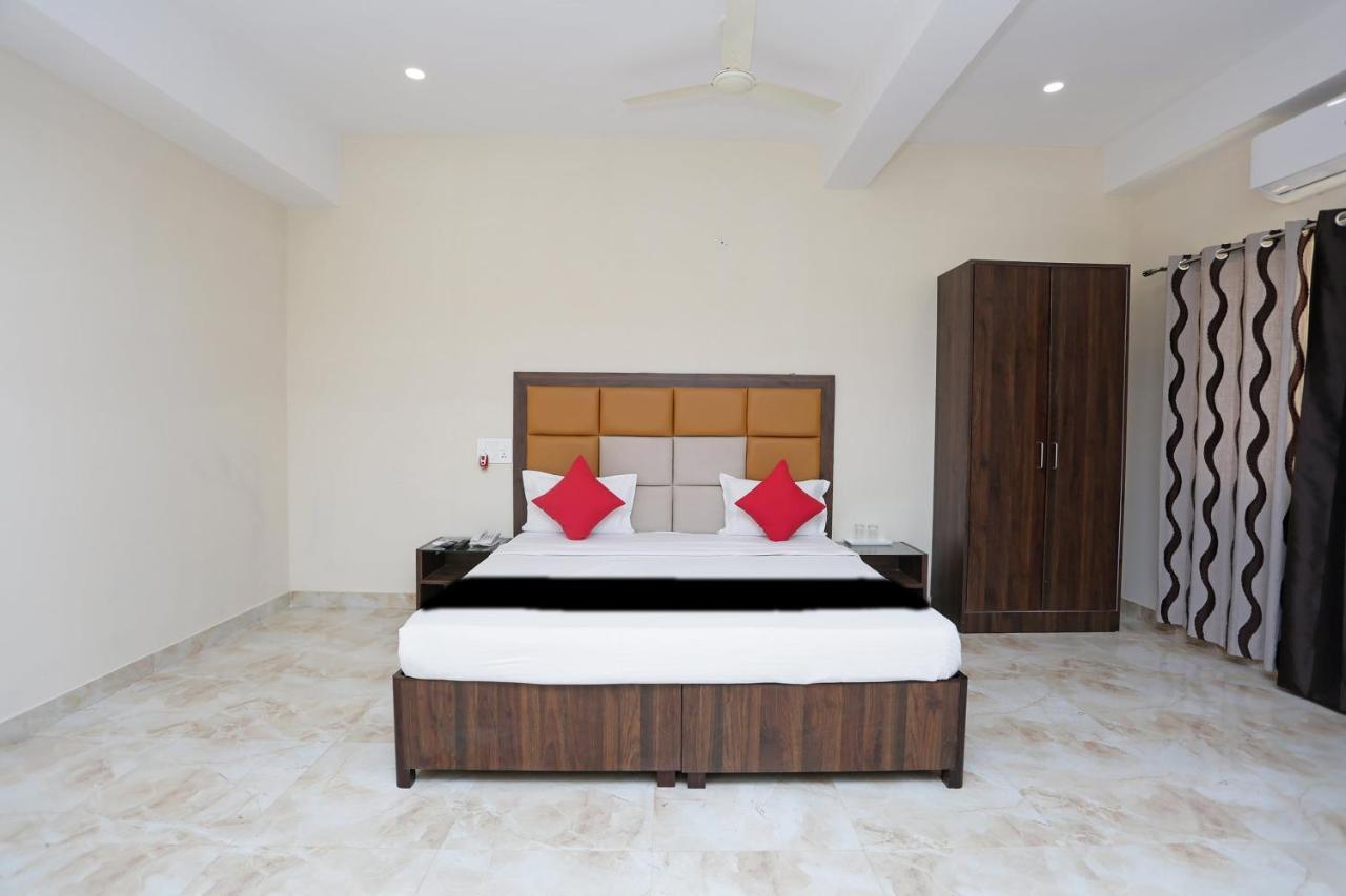 Capital O 37423 Golden Leaf Hotel Dehradun Bagian luar foto