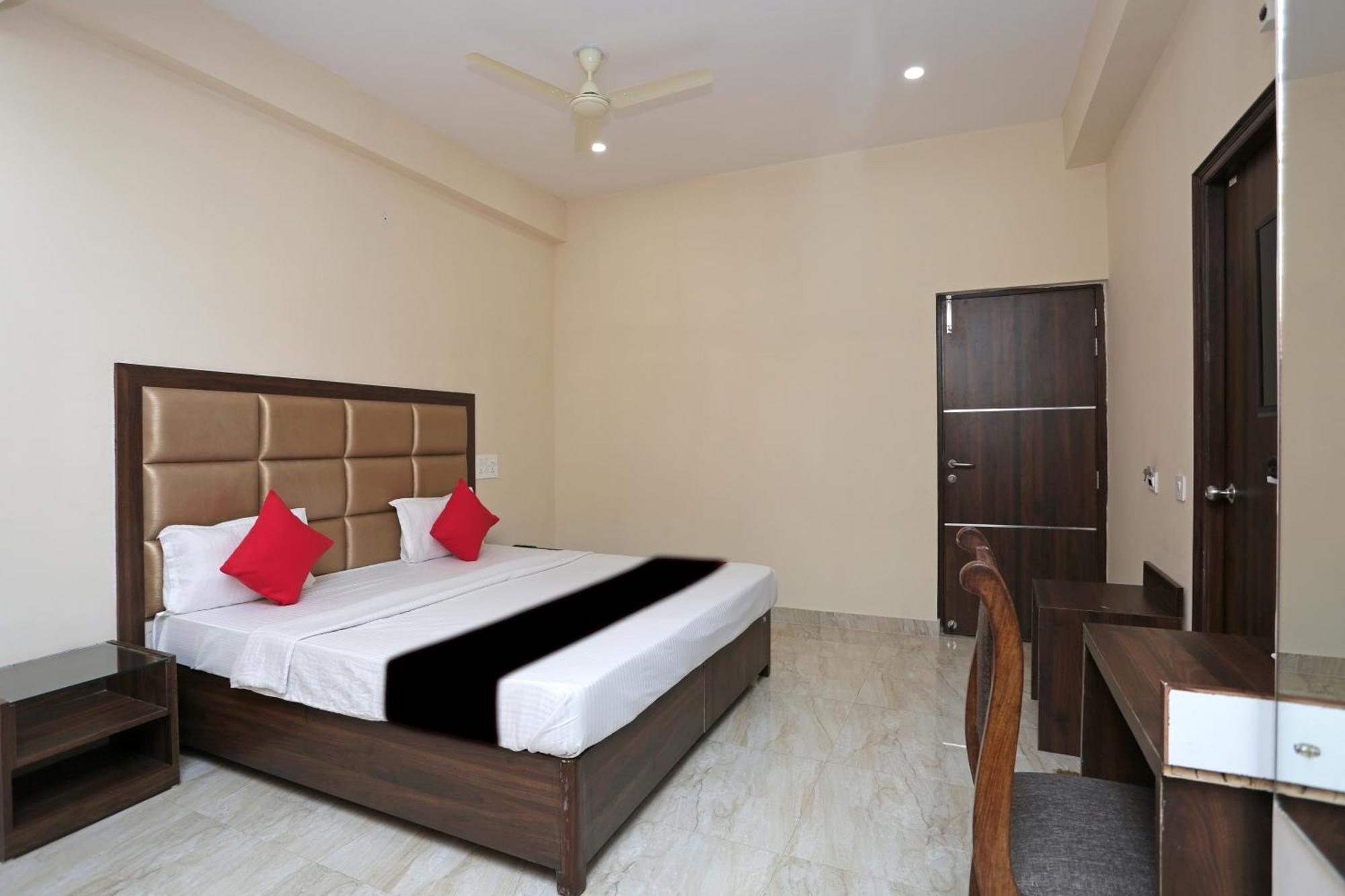 Capital O 37423 Golden Leaf Hotel Dehradun Bagian luar foto